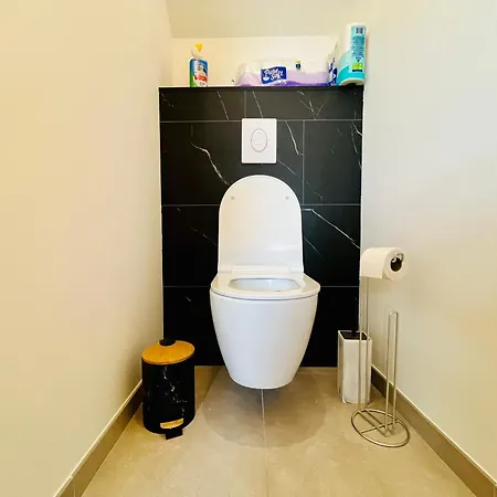 Le Numero Douze, Charme En *